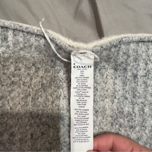 semi-new coach scarf - Picture 3 of 3